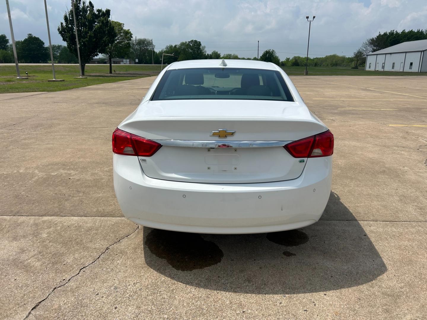 2015 White /Gray Chevrolet Impala CNG Sedan (2G1135SN0F9) with an 3.6L V6 engine, AUTOMATIC transmission, located at 17760 Hwy 62, Morris, OK, 74445, (918) 733-4887, 35.609104, -95.877060 - Photo#5